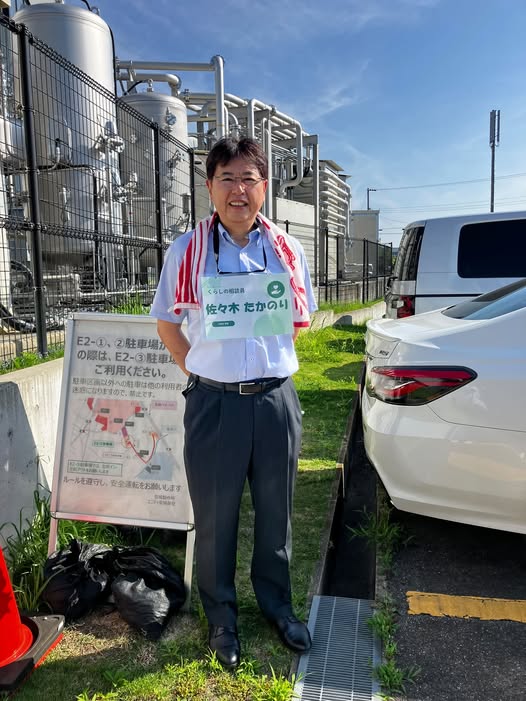 ゴルフ、石油精製所、テキストの画像のようです